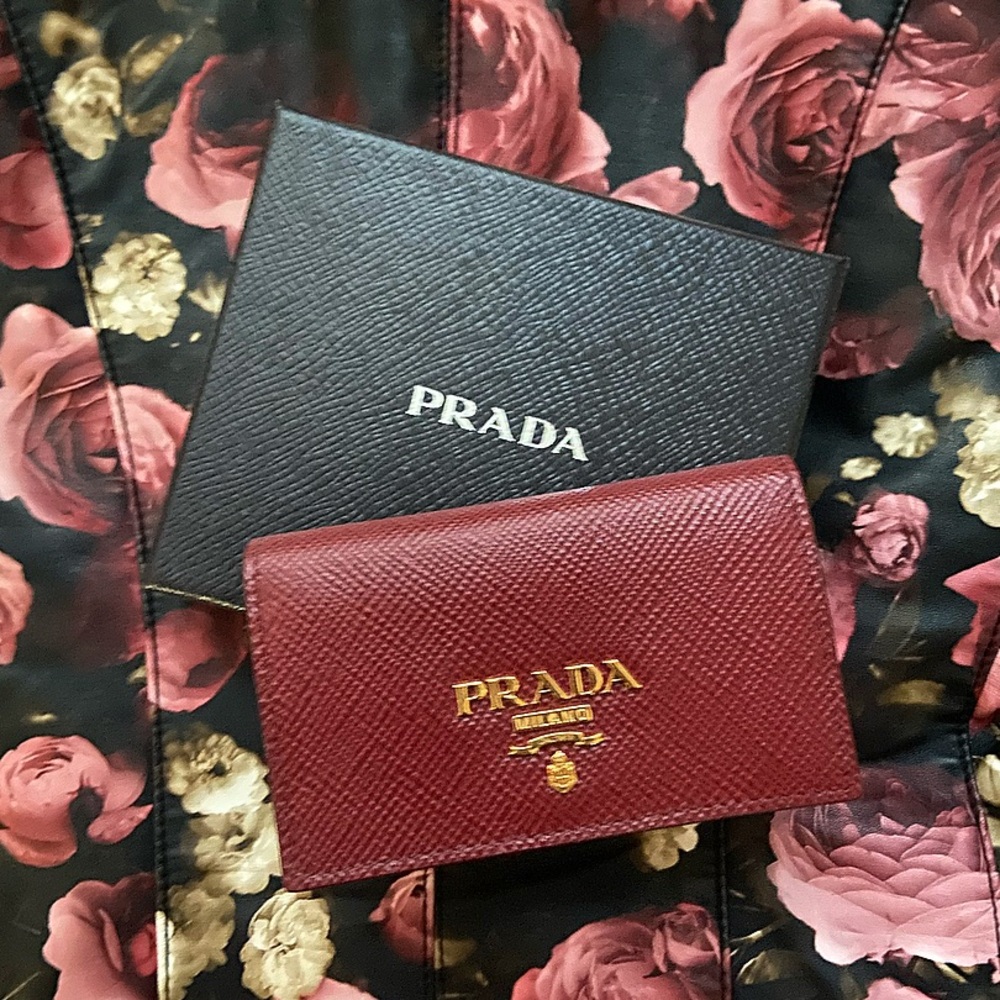 NWOT* Prada Saffiano Leather Card Holder